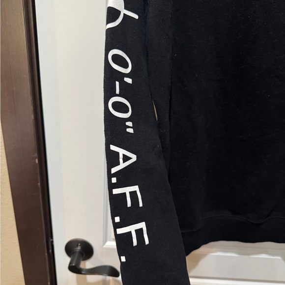 TNA Black New York Women’s Sweatshirt | Aritzia| - Picture 5 of 5